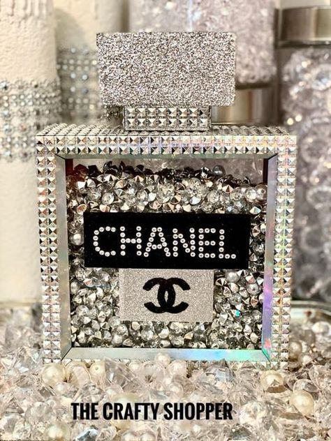 Chanel Bottle Diy, Chanel Perfume Bottle Diy, Dollartree Diy Decor, Diy Chanel Decor Dollar Stores, Diy Chanel Candle, Buchona Party, Blinged Bottles, Chanel Decoration, Chanel Candles