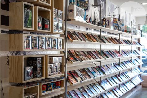 Cafe Shelving, Comic Book Organization, Book Store Cafe, Comic Book Rooms, Book Supplies, Comic Storage, Comic Book Display, Comic Book Room, Comic Room