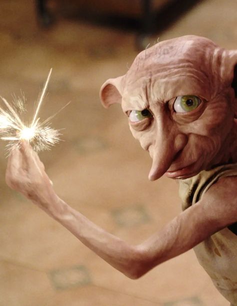 7 times Dobby was a comedy genius | Wizarding World Harry Potter Creatures, Dobby Harry, Harry Potter Dolls, Dobby Harry Potter, Images Harry Potter, Elf House, Harry Potter Pictures, Harry Potter Film, Harry Potter Fan Art