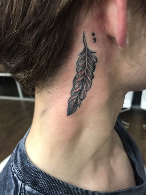 Raven Behind Ear Tattoo, Feather Neck Tattoo, Bird Tattoo Neck Men, Bird Tattoo On Neck For Men, Birds Behind Ear Tattoo Men, Feather Behind Ear Tattoo, Peacock Feather Tattoo Behind Ear, Feather Tattoo, Feather Tattoos