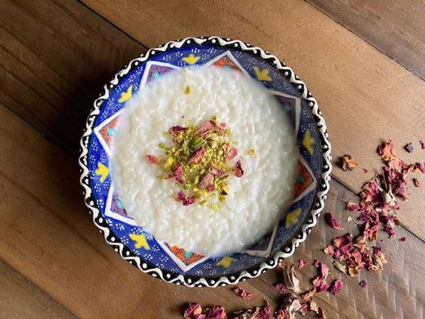 Shir berenj; Delicious Traditional Persian Pudding Middle Eastern Rice, Persian Desserts, Milk Soup, Desserts Around The World, Creamy Rice Pudding, Pudding Flavors, Persian Cuisine, Creamy Rice, Orange Blossom Water