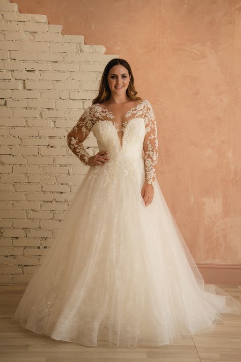 Lace Wedding Dress For Curvy Brides, Wedding Dresses Big Bust Plus Size, Plus Size Off The Shoulder Wedding Dress Long Sleeve, Curvy Wedding Dress With Sleeves, 2022 Wedding Dresses Plus Size, Plus Size Brides With Sleeves, Elegant Bridal Gown Plus Size, Wedding Dresses Lace Plus Size Curvy Bride, Wedding Dresses For Short Curvy Figures