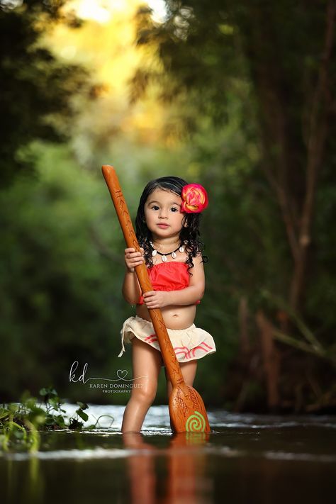 Moana Birthday Photoshoot Ideas, Baby Moana Photoshoot, Moana Birthday Picture Ideas, Moana Pictures Ideas, Moana Birthday Photoshoot, Luau Photoshoot, Moana Photoshoot Ideas, Moana Photoshoot, Cute Disneyland Outfits