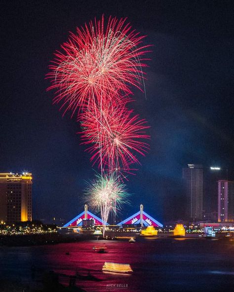 Phnom penh , Cambodia 🇰🇭 Water festival 2023 🛶🎇🎆 📷 Nick sell photography. Water Festival Cambodia, Sell Photography, Water Festival, Selling Photography, Phnom Penh Cambodia, Festival 2023, Phnom Penh, Festival Posters, Night Aesthetic