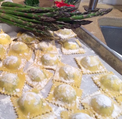 Ravioli Asparagus, Asparagus Ravioli, Pasta Handmade, Recipe Asparagus, Fresh Pasta Recipes, Ravioli Filling, Fit Foods, Ravioli Recipe, Asparagus Recipe