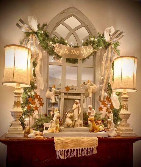 Willow Tree Figurines Display Ideas, Nativity Sets Display, Christmas Nativity Scene Display, Nativity Scene Display, Willow Tree Nativity, Church Christmas Decorations, Christmas Nativity Set, Christmas Decor Inspiration, Country Christmas Decorations