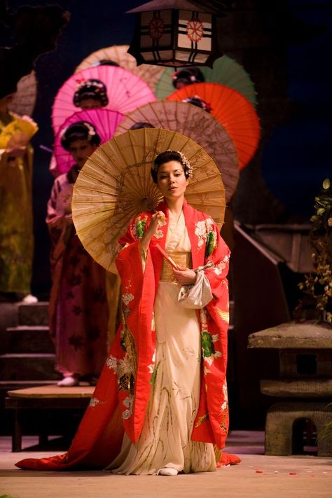 Madame Butterfly Opera, 3 People Costumes, Madama Butterfly, Art History Major, French Country Garden Decor, Country Garden Decor, Butterfly Costume, Memoirs Of A Geisha, Madame Butterfly