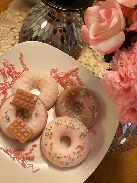 Donut Wax Melts, Donut Candle, Food Wax Melts, Donut Candles, Pinterest Girly, Boo Baskets, Candle Scents, Candle Making Business, Making Candles