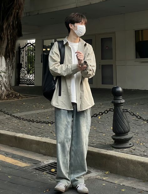 men’s fashion inspo outfit xiaohongshu xhs chinese Chinese Man Outfit, Chinese Men Outfit, Chinese Street Fashion Men, Streetwear Boy, Outfits Dr, Men Aesthetic Outfits, Korean Street Fashion Men, Spring Outfits Men, Fashion Boy