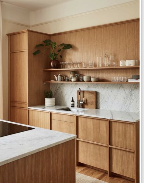 Modern Kitchen Brass Hardware, Different Wood Flooring In Adjoining Rooms, Japandi Kitchen Inspiration, Simple Wooden Kitchen Cabinets, Cabinets Without Hardware, Transition Colors Between Rooms, Unique Cabinets Kitchen, Honey Kitchen Cabinets Modern, Decorative Kitchen Cabinets