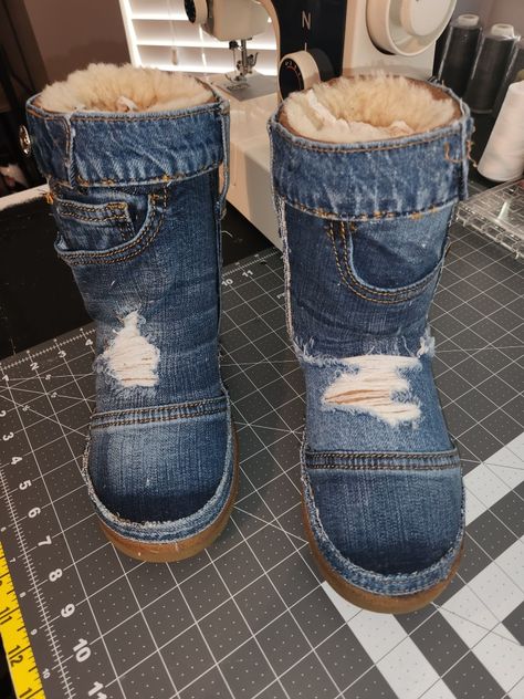 Jean Ugg Boots Diy, Bedazzled Boots Diy, Diy Ugg Boots Makeover, Diy Faux Fur Coat, Denim Boots Diy, Denim Uggs, Custom Uggs, Denim Boots Outfit, Diy Jeans Ideas