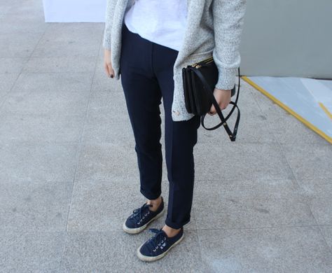 Superga Outfit, Fashion Gone Rouge, Parisian Look, Grey Cardigan, Street Style Inspiration, Looks Style, Street Chic, Up Girl, Work Fashion