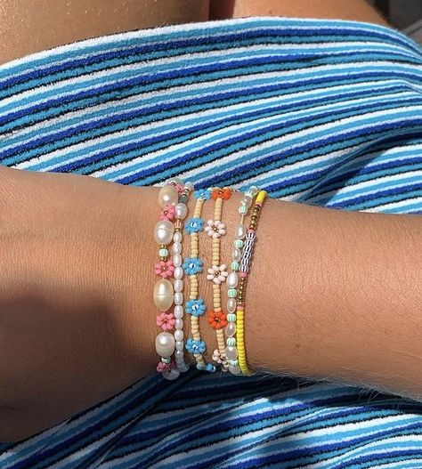 Colourful Bracelet Aesthetic, Summer Jewerly Beads, Bracelets Summer Aesthetic, Colourful Jewellery Aesthetic, Summer Bracelet Inspo Beads, Summer Jewelry Bracelets, Summer Beads Jewelry, Summer Jwellary, Cute Summer Beaded Bracelets