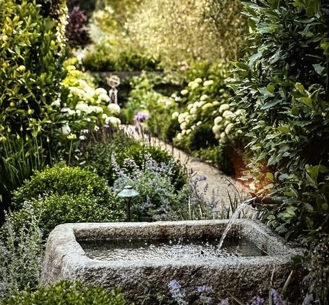 Natural Water Features, Garden Water Features, Solar Water Feature, Small Water Features, Garden Modern, Solar Fountain, Fountain Feature, Landscape Elements, Outdoor Fountain