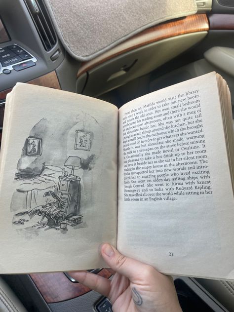 Reading Matilda loving books aesthetic in luxury car Mrs Honey Matilda Aesthetic, Matilda Vibes, Matilda Aesthetic, Matilda Book, Musical Aesthetic, Miss Honey, Comfort Characters, In Car, Open Book