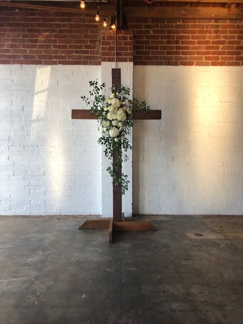 Cross Background For Wedding, Cross Arbor Wedding, Cross Altar Wedding, Cross Wedding Alter, Wedding Cross Altar, Cross Arbor, Cross Arrangements, Wooden Crosses Diy, Caroline Davis