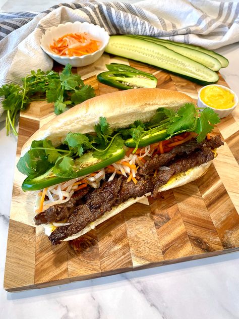 Vietnamese Mayo, Lemongrass Beef Recipe, Beef Banh Mi, Lemongrass Beef, Cross Rib Roast, Rolled Sandwiches, Banh Mi Sandwich, Pickled Carrots, Sandwich Ingredients