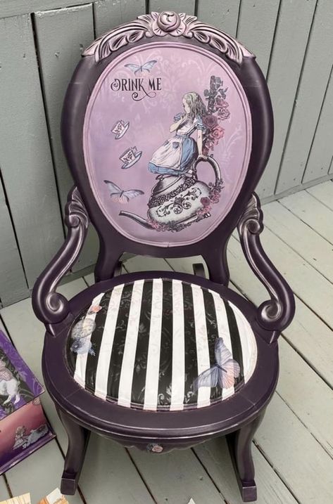 Alice In Wonderland Furniture Diy Ideas, Alice In Wonderland Chair, Graffiti Furniture, Mackenzie Childs Furniture, Alice In Wonderland Crafts, Vintage Furniture Makeover, Alice In Wonderland Decorations, Hand Painted Chairs, Funky Chairs