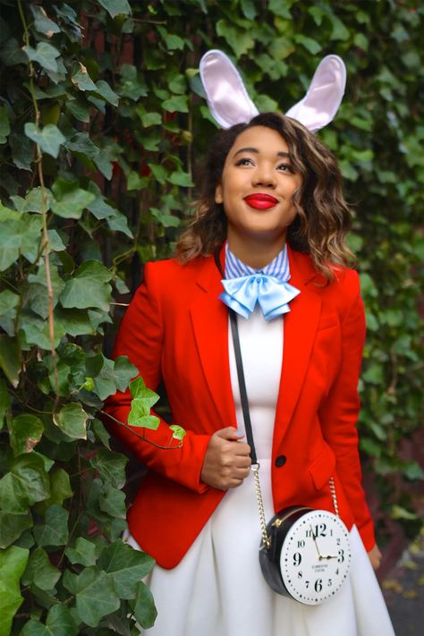 30 Last-Minute Halloween Costume Ideas 2017 - Clever & Easy Halloween Costumes Diy Alice In Wonderland, Alice In Wonderland Costumes, Halloween Costumes Women Creative, Creative Halloween Costumes Diy, Meme Costume, Boogie Wonderland, Diy Costumes Women, Hallowen Ideas