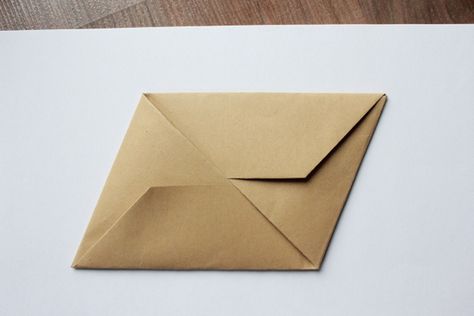 Envelope Folding, Paper Folding Techniques, Origami Cards, Letter Folding, Origami Paper Folding, Origami Envelope, Origami Folding, Handmade Packaging, Origami Box