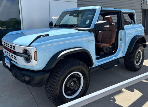 Ford Bronco Limited Heritage Edition Ford Bronco Heritage Edition, Pink Bronco, Bronco Heritage, Blue Bronco, Bronco Accessories, Bronco Car, Old Bronco, Bronco Ford, Bronco Truck