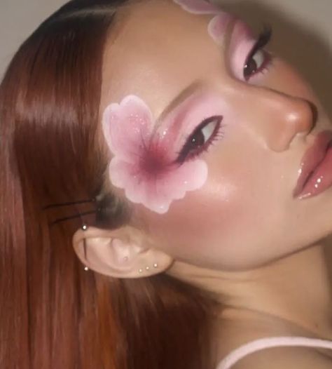 Aesthetic Eyeshadow, Christmas Party Makeup, Makeup Tuts, Flower Makeup, Cool Makeup Looks, Ethereal Makeup, Unique Makeup, Edgy Makeup, Cute Makeup Looks