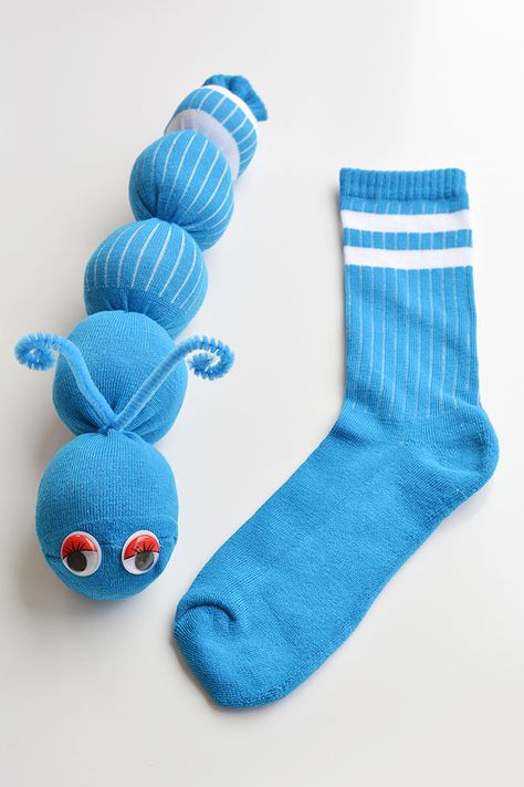 Sock Worm, Worm Craft, Worm Crafts, Mismatched Socks, Sock Toys, Sock Crafts, Aktivitas Montessori, Sock Animals, Crafts For Kids To Make