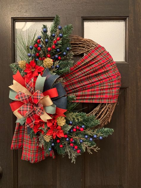 Plaid Christmas Wreath, American Flag Scarf, Tartan Plaid Christmas, Xmas Table Decorations, American Flag Wreath, Swag Ideas, Christmas Flag, Tartan Christmas, Xmas Deco