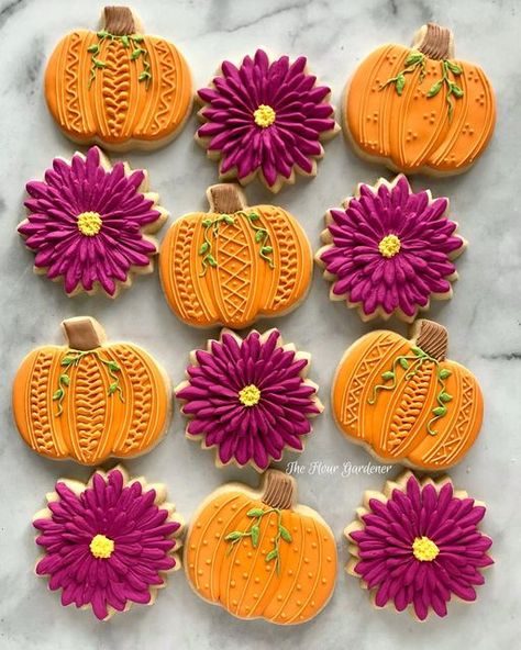 First Day Of Autumn, Fall Mums, Pumpkin Cookie, Cookie Videos, Thanksgiving Cookies, Decorator Icing, Cookie Inspiration, Just Cakes, Pumpkin Cookies