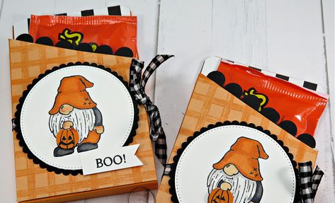 halloween treat box tutorial, diy halloween box, stampinup halloween treat box, stampingwithamore youtube, halloween treat box youtube, diy treat box Stampin Up Small Treat Boxes, Stampin Up Halloween Treat Holders, Treat Boxes Diy, Kindest Gnomes, Christmas Papercraft, Halloween Treat Holders, Christmas Treats Holders, Halloween Treat Boxes, Halloween Cards Handmade