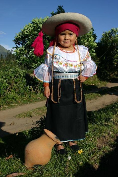 Niña otavaleña Ecuador America Mountains, America Crafts, America Itinerary, America Wedding, Columbia South America, America Party, America Fashion, America City, South America Map