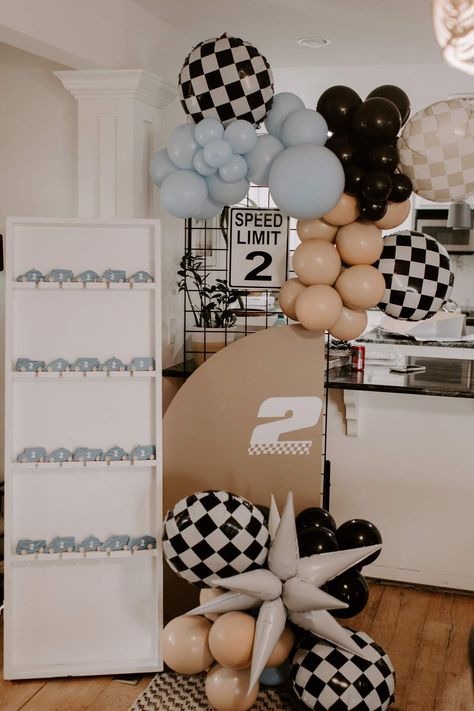 Two Fast Birthday Party, Auto Party, Two Fast Birthday, 2nd Birthday Party For Boys, 2nd Birthday Boys, Boys First Birthday Party Ideas, Car Birthday Theme, Second Birthday Ideas, Baby Birthday Themes