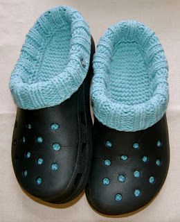 Croc liners - I wonder if these would work with other clog style shoes Crochet Clog Liners Free Pattern, Geometry Project, Crochet Sole, Crochet Wearables, Crochet Shoes Pattern, Clogs Style, Crochet Things, Crochet Socks, Slippers Pattern