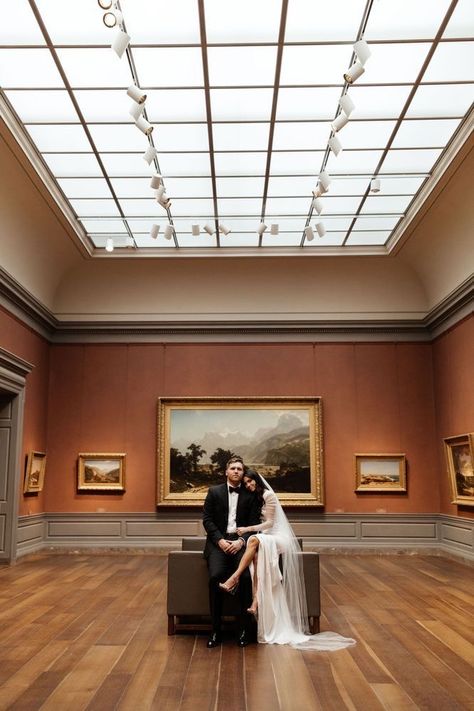 Sun Wedding, Moody Lighting, Elopement Shoot, Museum Photography, Art Museum Wedding, Art Gallery Wedding, 2025 Wedding, Engagement Pictures Poses, Shot List