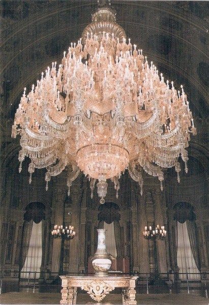 The largest chandelier in the world AND IT'S PINK!!!  Gift from Queen Victoria to the Dolmabakce Palace in Istanbul, the largest chandelier in the world, it weights 4 tons. Dolmabahçe Palace, Kusadasi, Bohemian Crystal, Large Chandeliers, High Ceilings, Beautiful Chandelier, Beautiful Lighting, Chandelier Lamp, Queen Victoria