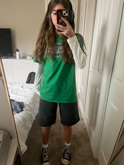 Role Model Outfit, Baggy Granola Outfits, Adam Sandler Core Outfits, Simple Jorts Outfits, Thrift Outfit Inspiration, Jort Outfits Women, Baggy Outfits For Summer, Masc Outfits For Summer, Masc Jorts Outfit