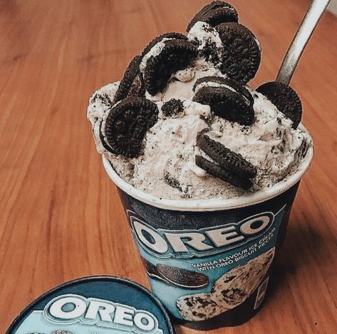 Oreo Biscuits, Flavor Ice, Cream Aesthetic, Kinds Of Salad, Think Food, Ben And Jerrys Ice Cream, Love Is In The Air, Vanilla Flavoring, Food Obsession