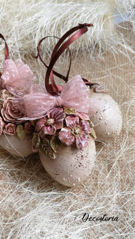 Egg Artistry, Easter Egg Art, Decorative Eggs, Easter Craft Decorations, Spring Easter Crafts, Easter Egg Designs, Easter Egg Crafts, Easter Inspiration, Egg Crafts