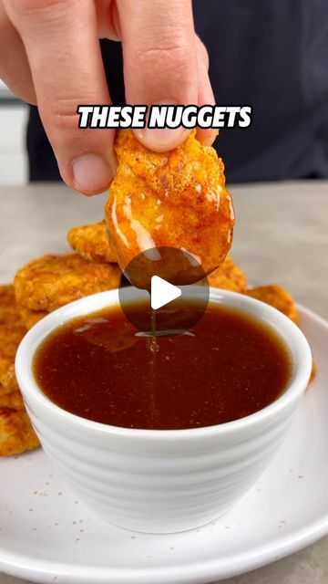 Healthy Lifestyle | Weight Loss Recipes | Fitness on Instagram: "🍗🌶️🍯 Low-Calorie Chicken Nuggets with Hot Honey 🔥  By @bettercheatmeals   50g protein | 388 cal  💪 Eating THIS helped me transform my body and you can too!  Please show some love! Like 🧡 and follow to help me continue sharing recipes with you! 👊  Hot honey made with Nature’s Hollow sugar-free honey 🍯 from @lowcarbhavennz - a must try! Check out Laura’s incredible selection of low-sugar swaps.  FULL RECIPE 👇 Serves: 3 🍗🍗🍗 Makes 18 nuggets, 6 nuggets + 2-3 tbsp hot honey per serve   Calories & Macros 📊 Per Serve: 388 calories 50g Protein | 15g Carbs | 7g Fat   🍗 Chicken Nuggets -1 lb (453g) chicken breast (ground) -½ tsp salt -½ tsp pepper -½ tsp onion powder -½ tsp garlic powder -olive oil cooking spray   🧂 Coat Sugar Swaps, 50g Protein, Sugar Free Honey, Chicken Salt, Low Calorie Chicken, Oven Air Fryer, Chicken Roll, Hot Honey, Cooking Spray