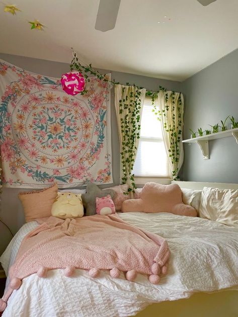 Pink Soft Bedroom Aesthetic, Pastel Boho Room, Danish Pastel Pillows, Pastel Vintage Room, Pastel Adult Bedroom, Pink Bedspread Bedroom Ideas, Wall Color Ideas Pink, Pastel Pink Aesthetic Room, Pastel Bedspread