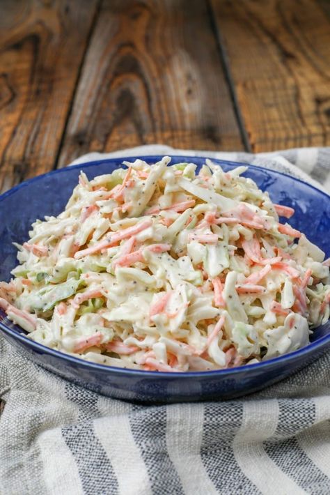 Small Batch Coleslaw, Coleslaw Chicken, Coleslaw Salad Recipe, Quick Coleslaw, Sweet Coleslaw, Make Coleslaw, Red Cabbage Coleslaw, Coleslaw Sandwich, How To Make Coleslaw