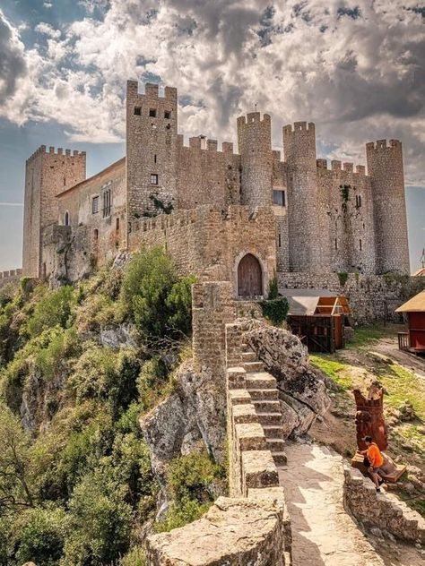 Riomaggiore Italy, Medieval House, British Castles, Terra Santa, Lake Iseo, Interesting Architecture, Castle Mansion, Medieval Fortress, European Castles