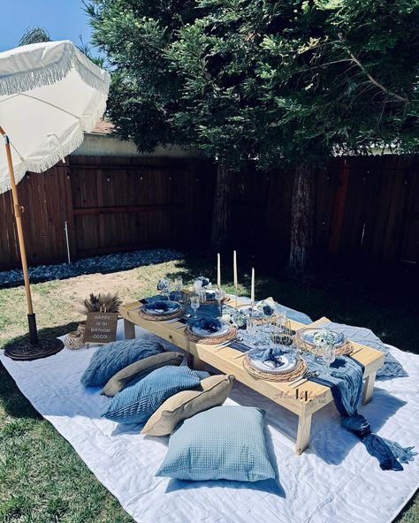 Picnics are always a vibe. 😎💙🧺 Setup and styling @aloveforlavish Kids birthday, kids birthday picnic, luxury picnic, birthday ideas, kids party ideas, picnic ideas, picnics, kids birthday ideas, picnic with friends, kids picnic Birthday Ideas Picnic, Kids Birthday Picnic, Luxury Picnic Ideas, Picnic Luxury, Pik Nik, Kids Birthday Ideas, Beach Picnic Party, Ideas Picnic, Kids Party Ideas