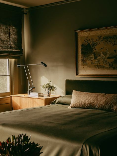 Moody Scandinavian Interior, 90s Apartment, Fall Paint Colors, Breakfast Room Green, Monochromatic Bedroom, Monochrome Bedroom, Small Guest Bedroom, Ms Project, Paint Trends