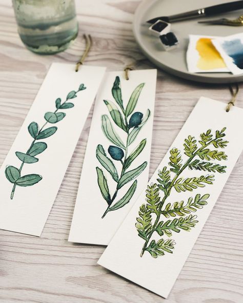 Simple Watercolor Bookmark Ideas, Watercolor Painted Bookmarks, Cute Watercolor Bookmarks Ideas, Artsy Bookmarks, Watercolour Book Marks, Painted Bookmarks Ideas, Diy Watercolor Bookmarks, Bookmark Watercolor Ideas, Watercolor Bookmark Ideas