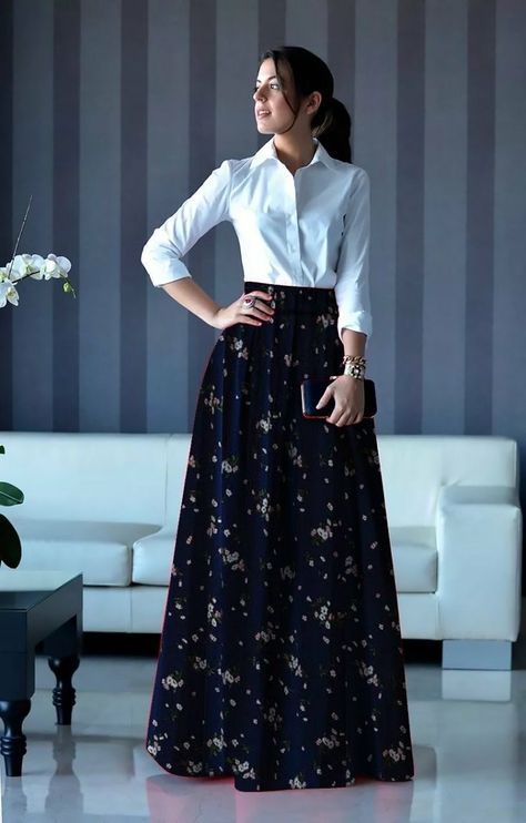 Outfit Elegantes, Function Dresses, Long Skirt Fashion, Stylish Short Dresses, Everyday Fashion Outfits, Fancy Dress Design, Lehenga Designs, Stylish Dress Designs, Classy Women