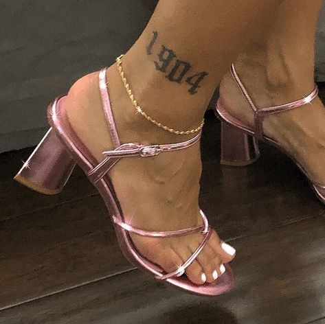 Black Girls With Tattoos, Dr Shoes, Stylist Tattoos, Shoe Inspo, Aesthetic Shoes, Dream Shoes, Shoe Game, Cute Shoes, Character Shoes