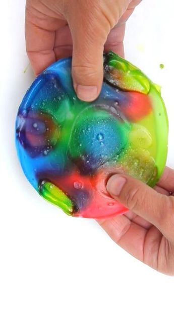 Make easy and colorful cosmic suncatchers from glue and food coloring! Summer Camp Activities For Preschoolers, Glue And Food Coloring, Process Art Preschool, Books For Women, Summer Camp Crafts, Homeschool Art, Crafty Kids, Craft Club, Camping Crafts