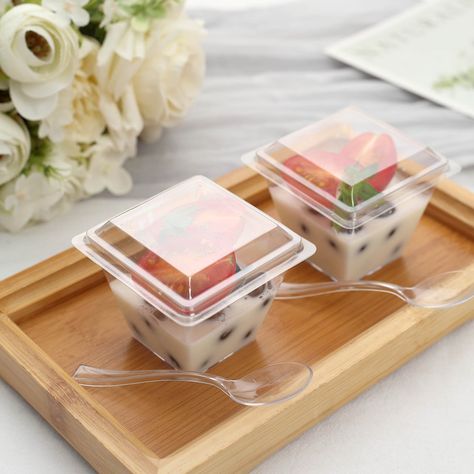 Strawberry Business, Choco Strawberry, Dessert Containers, Dessert Mini, Mini Dessert Cups, Parfait Cups, Plastic Serving Trays, Spring Picnic, Dessert Station