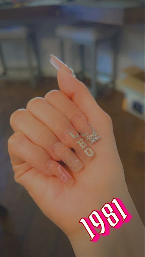 Leo Constellation Nails, Leo Nail Ideas, Leo Themed Nails, Leo Nails Designs, Birthday Nail Set Ideas Leo, Leo Acrylic Nails, Leo Zodiac Nail Designs, 21st Nails Ideas, Leo Zodiac Nails